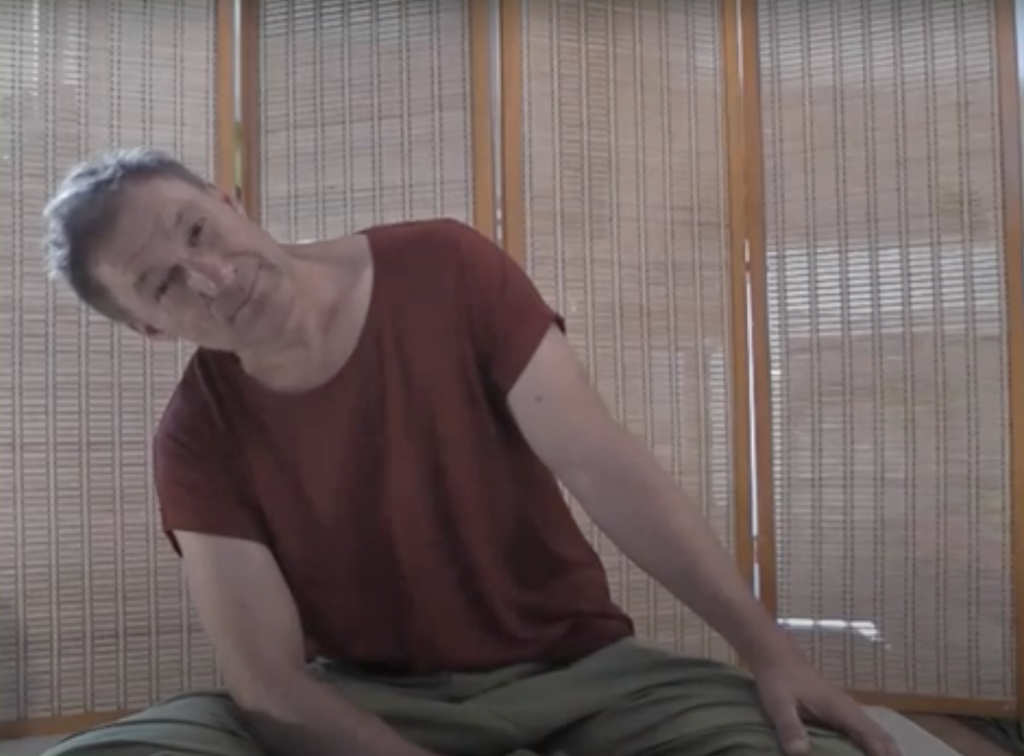 Meditatives Dehnen - Schultern sinken